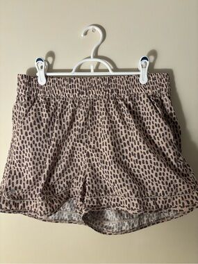 Senita Athletics Beige lucky dot print Athletic Shorts pockets liner size L 3”